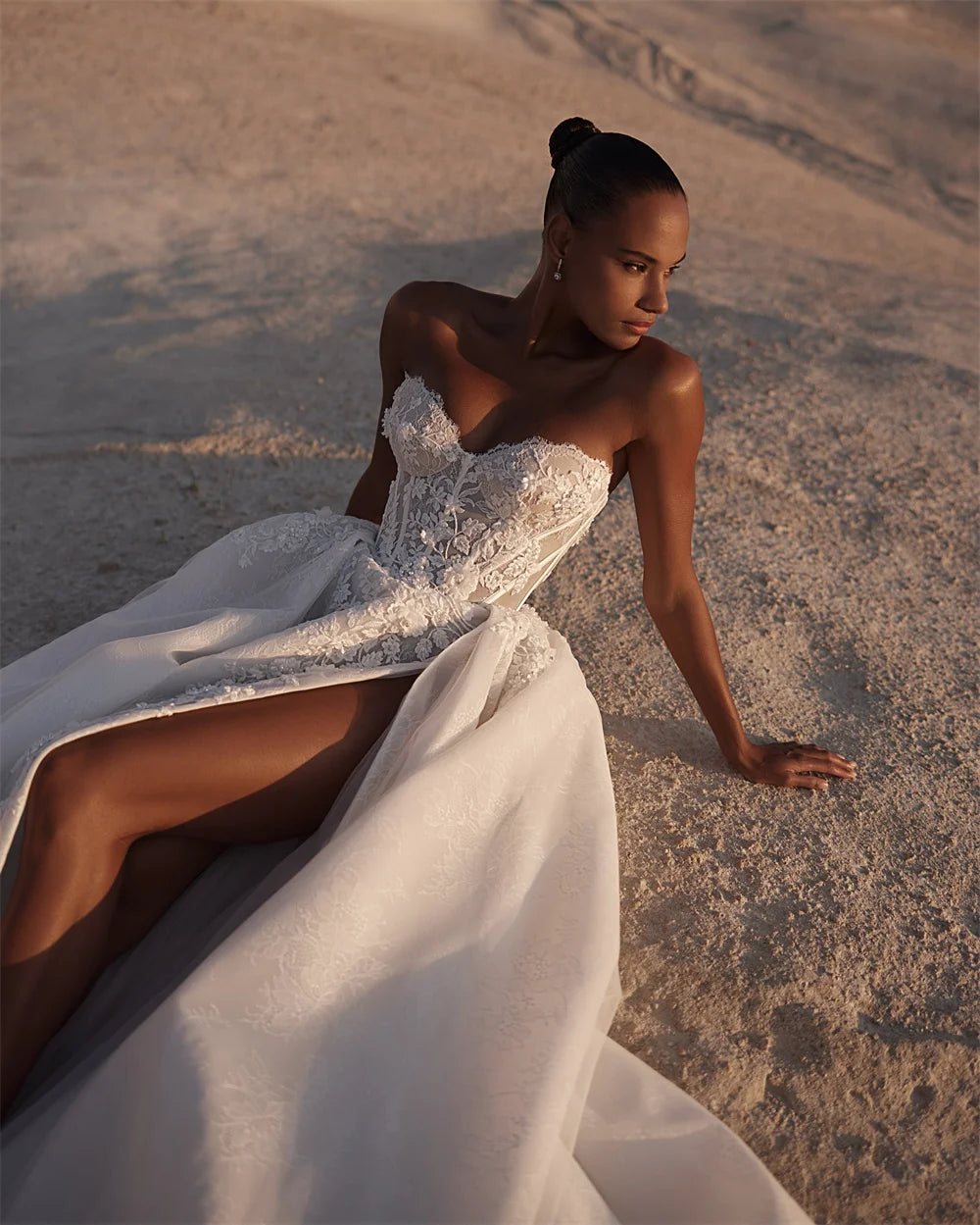 Charmante robe de mariée en dentelle avec col en V, coupe A, fente latérale, traîne et confection sur mesure 2025 Vestido De Noiva;