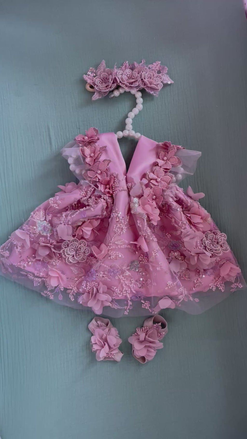 Robe de bébé de luxe rose poudré